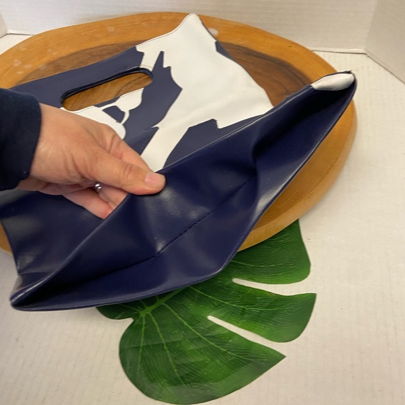 Retired TransVersion Travel tote Clutch Bag - Picture 10 of 13